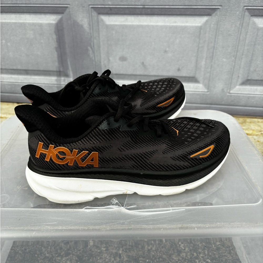 Hoka running shoes Clifton 9 size 11 woman’s